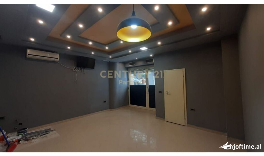 SHESIM AMBIENT KOMERCIAL TEK PALLATI ME SHIGJETA