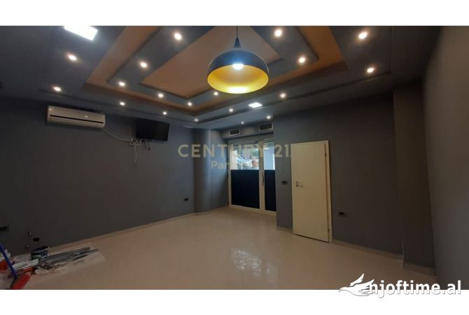 Ambiente Commerciale in Affitto 3+1 a Tirana - 150,000 Euro