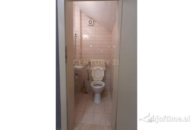 Ambiente Commerciale in Affitto 3+1 a Tirana - 150,000 Euro