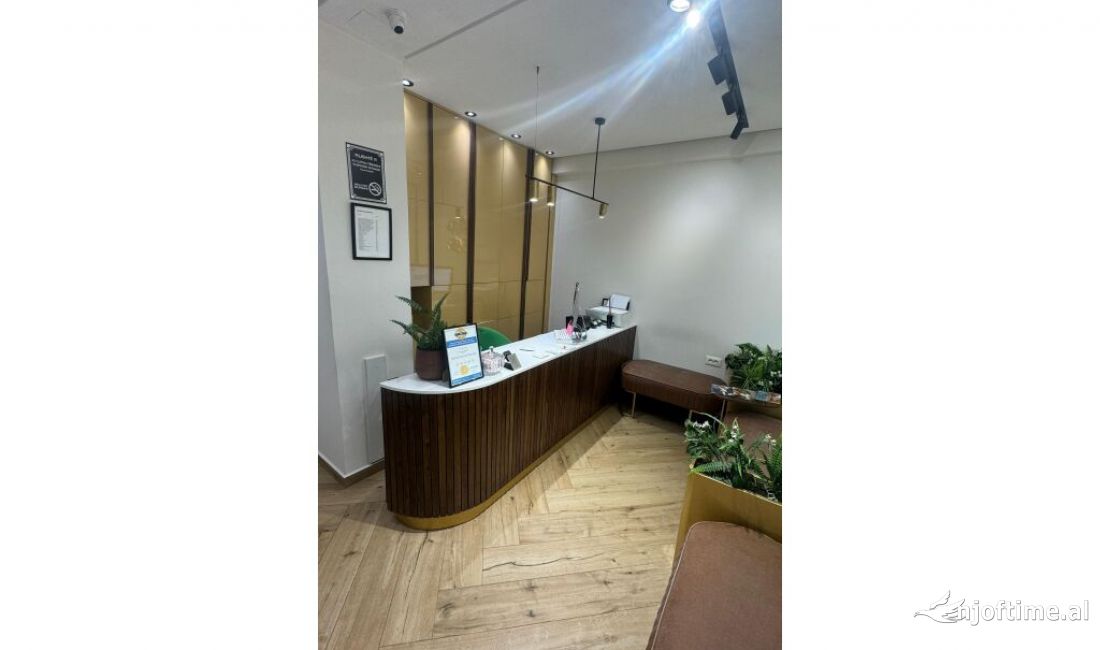 SHESIM AMBIENT QENDER ESTETIKE NE KOMUNE TE PARISIT!