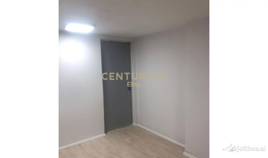 Ambient komercial per Shitje ne Myslym Shyri, Tirana | 28 m2