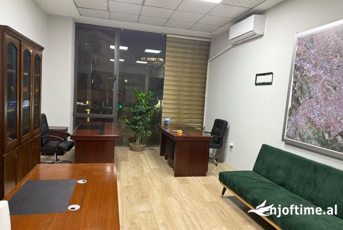 Ambiente Commerciale in Affitto 3+1 a Tirana - 550 Euro