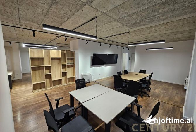 ZYRA ME QIRA PRANE RRUGES SE ELBASANIT