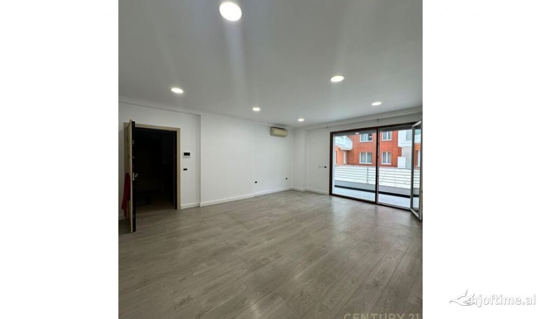 ZYRE ME QERA TE HILTON, PRANE DELIJORGJIT!