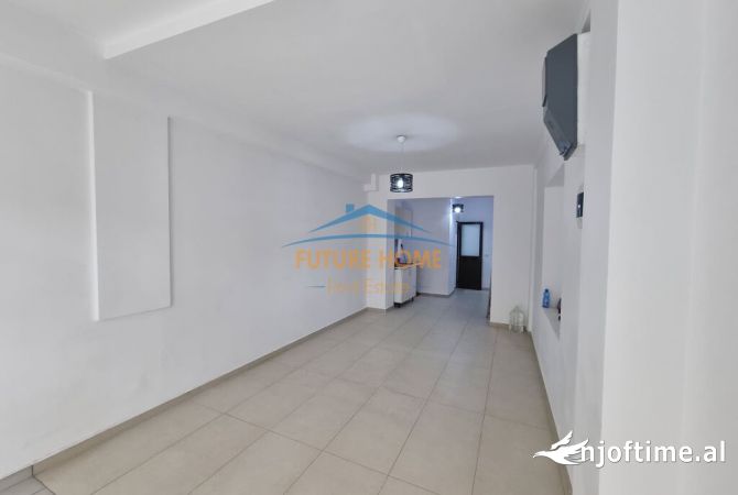 Ambiente Commerciale in Affitto 1+1 a Tirana - 123,540 Euro