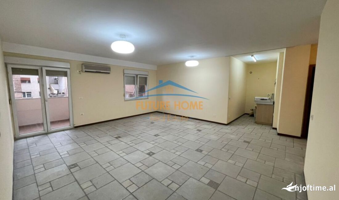 Qira, Ambient per zyre ,Rruga Myslym Shyri, Tirane.