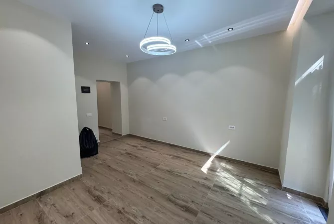 Business Property for Rent 3+1 in Tirana - 650 Euro