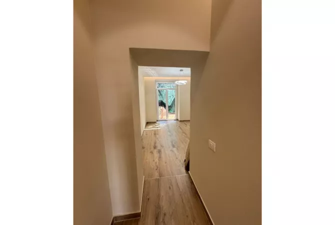 Business Property for Rent 3+1 in Tirana - 650 Euro