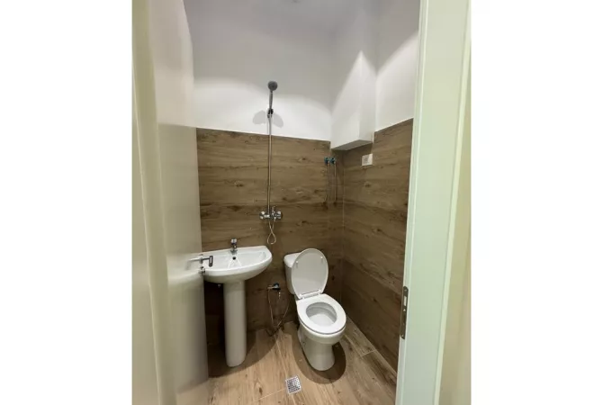 Qira, Ambient per Zyra, Myslym Shyri, Tirane.