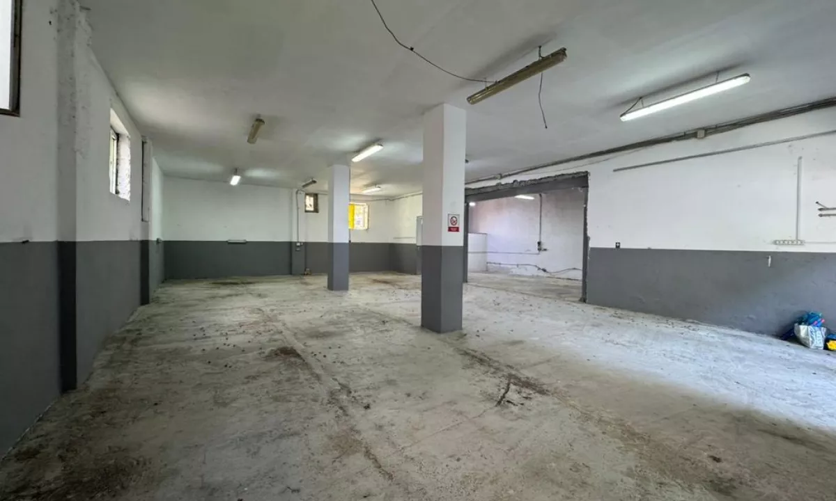 Qera Magazine, Rruga Siri Kodra, Tirane.