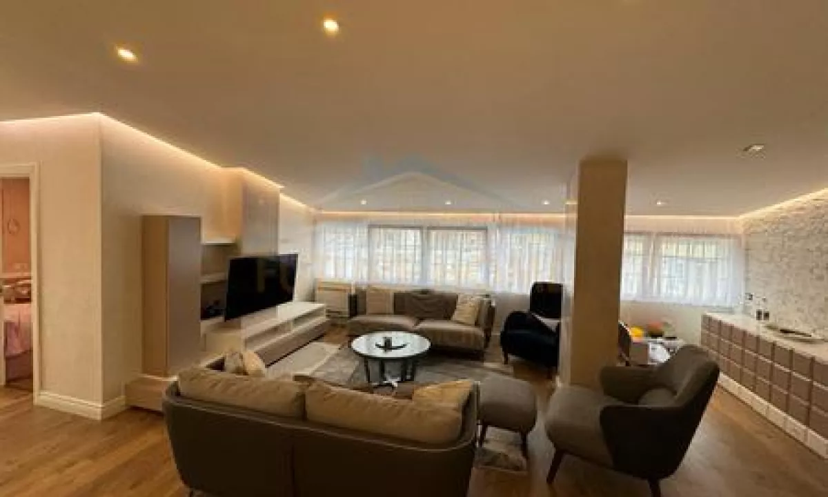 Shtepi me qera Apartament ne Tirane, 3+1, Mobilimi E mobiluar, Pagesa 800  Euro.