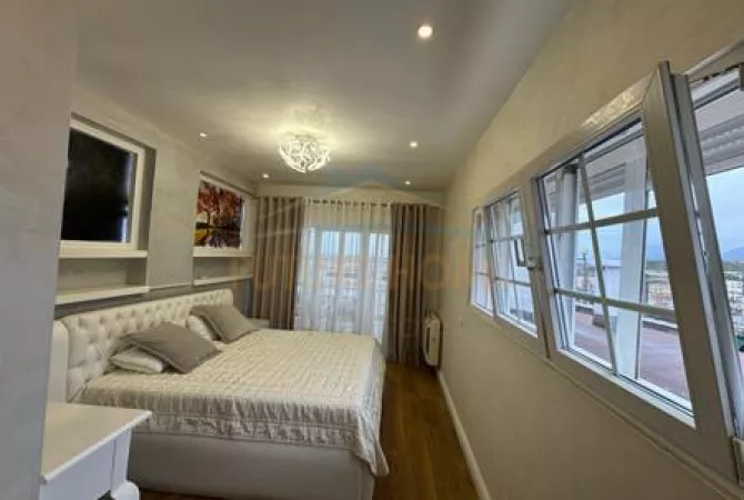 Shtepi me qera Apartament ne Tirane, 3+1, Mobilimi E mobiluar, Pagesa 800  Euro.