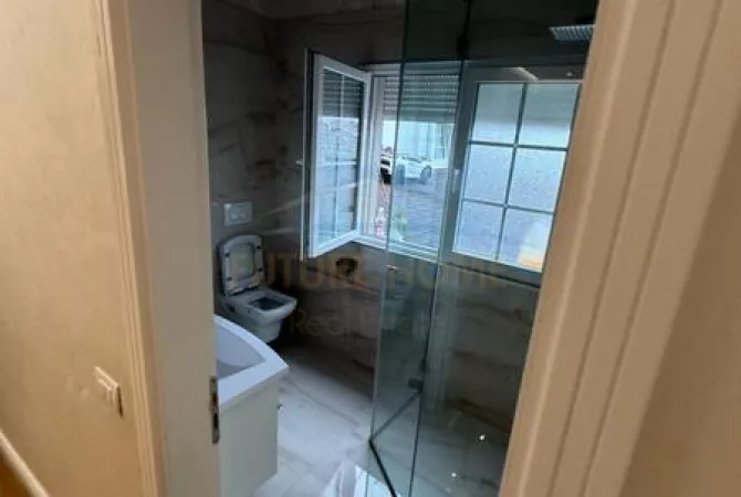 Shtepi me qera Apartament ne Tirane, 3+1, Mobilimi E mobiluar, Pagesa 800  Euro.