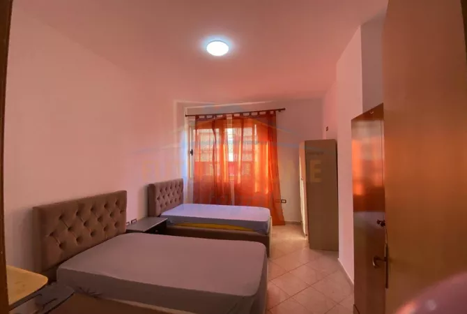 Shtepi me qera Apartament ne Tirane, 3+1, Mobilimi E mobiluar, Pagesa 500  Euro.