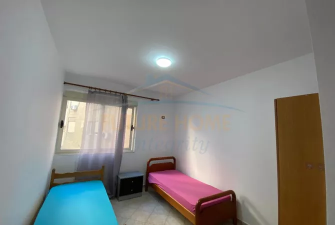 Shtepi me qera Apartament ne Tirane, 3+1, Mobilimi E mobiluar, Pagesa 500  Euro.