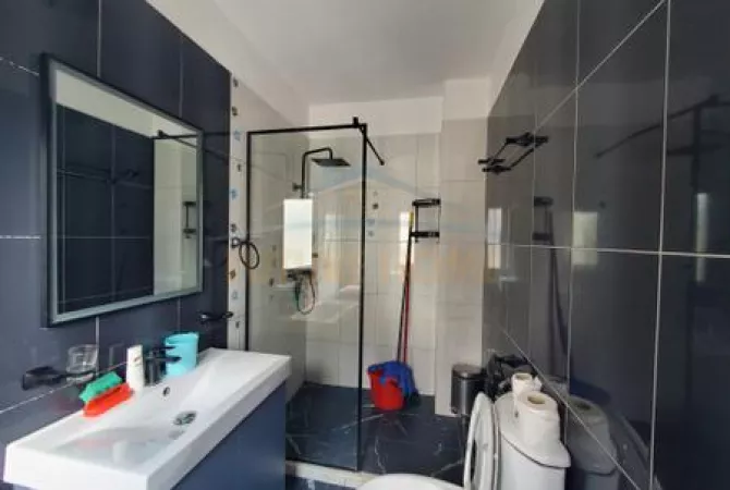 Shtepi me qera Apartament ne Tirane, 2+1, Mobilimi E mobiluar, Pagesa 450  Euro.