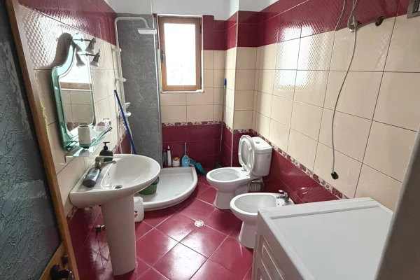 Shtepi me qera Apartament ne Tirane, 2+1, Mobilimi E mobiluar, Pagesa 450  Euro.