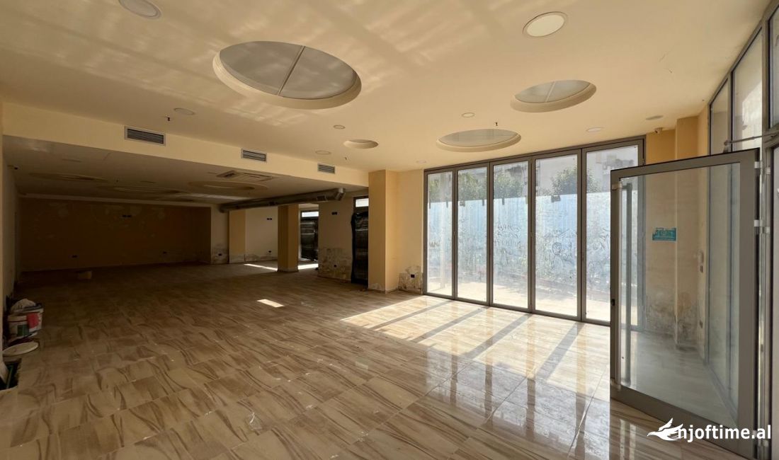 Tirane, shitet ambjent biznesi Kati 0, 170 m2 255.000 Euro (Fresk)