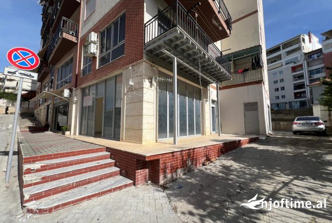 Tirane, jepet me qera ambjent biznesi Kati 0, 170 m2 550 Euro (Fresk)