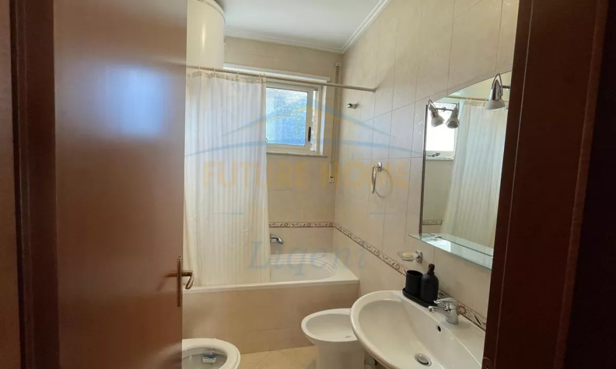 Shtepi me qera Apartament ne Tirane, 3+1, Mobilimi E mobiluar, Pagesa 1,000  Euro.