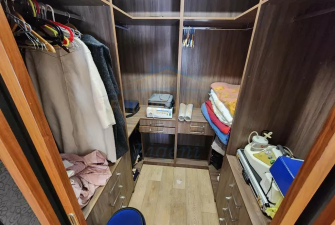 Shtepi me qera Apartament ne Tirane, 3+1, Mobilimi E mobiluar, Pagesa 900  Euro.