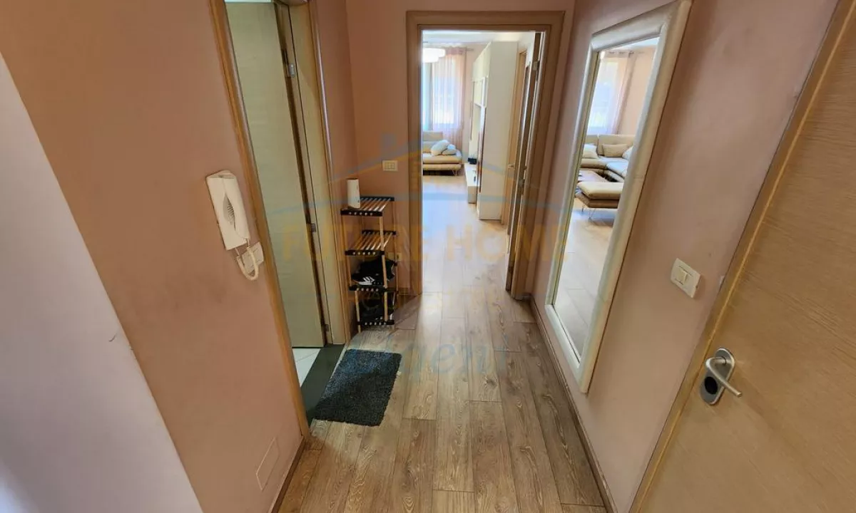 Shtepi me qera Apartament ne Tirane, 3+1, Mobilimi E mobiluar, Pagesa 900  Euro.