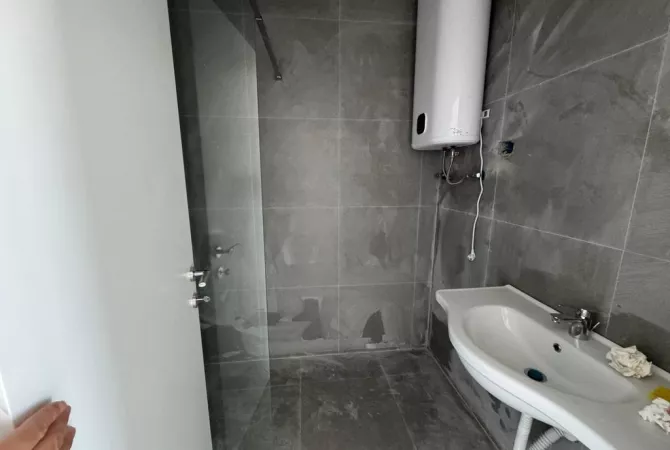 Qera, Ambient per Zyra 2+1+ Post Parkimi, Rezidenca Lake View, Liqeni Artificial. CITY56853