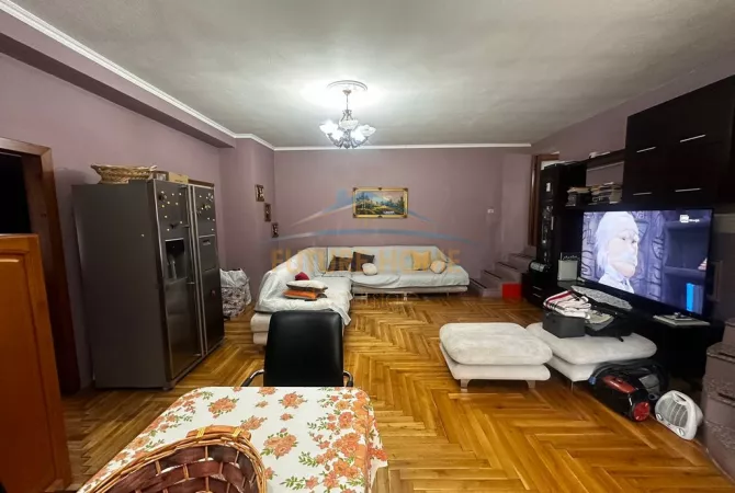 Shtepi ne shitje Apartament ne Tirane, 2+1, Mobilimi E mobiluar, Pagesa 149,350  Euro.