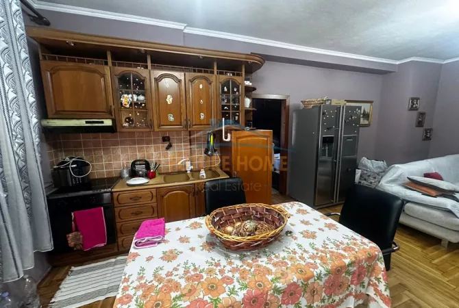 Shtepi ne shitje Apartament ne Tirane, 2+1, Mobilimi E mobiluar, Pagesa 149,350  Euro.