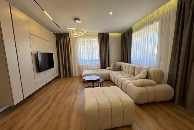 Shtepi ne shitje Duplex(shtepi me 2 kate) ne Tirane, 2+1, Mobilimi E mobiluar, Pagesa 300,000  Euro.