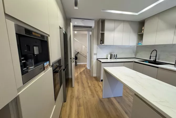 Shitet, Duplex 2+1+2, Rezidenca Kodra e Diellit, Tiranë.Empire56863