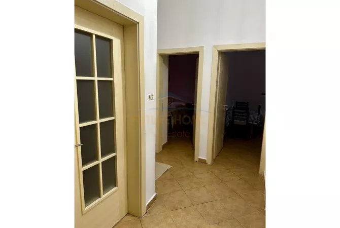 Shtepi ne shitje Apartament ne Tirane, 1+1, Mobilimi E mobiluar, Pagesa 185,000  Euro.