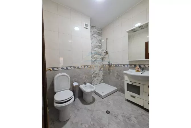 Shtepi ne shitje Apartament ne Tirane, 3+1, Mobilimi E mobiluar, Pagesa 295,000  Euro.