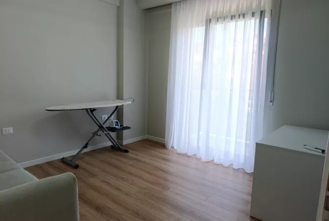 Shtepi ne shitje Apartament ne Tirane, 2+1, Mobilimi E mobiluar, Pagesa 240,000  Euro.