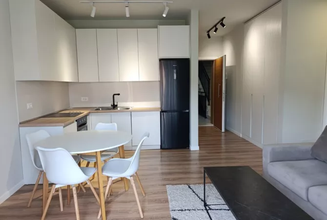 Shtepi ne shitje Apartament ne Tirane, 2+1, Mobilimi E mobiluar, Pagesa 240,000  Euro.