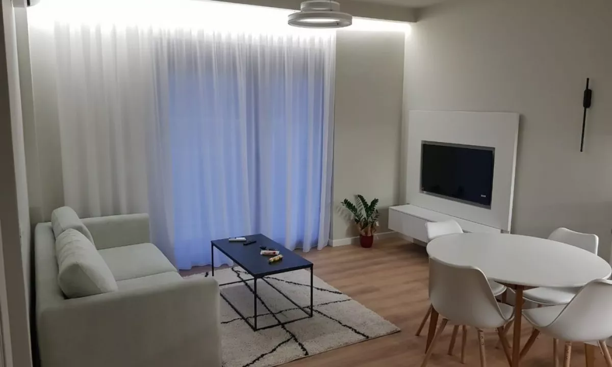 Shtepi ne shitje Apartament ne Tirane, 2+1, Mobilimi E mobiluar, Pagesa 240,000  Euro.