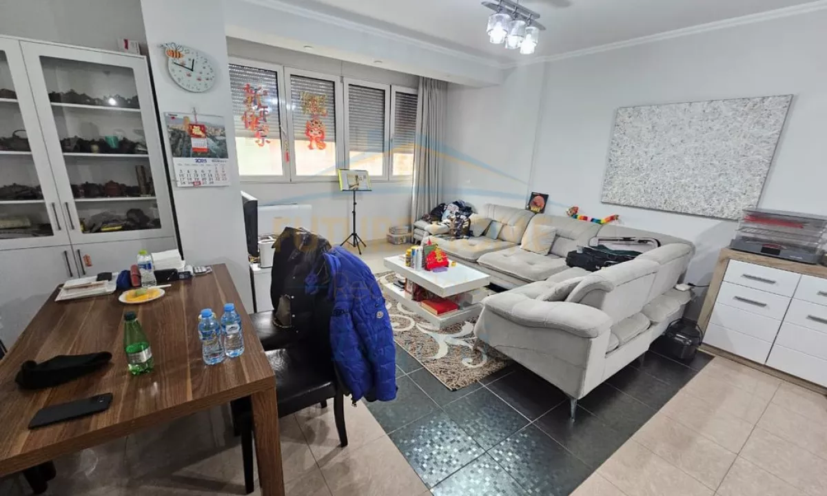 Shtepi ne shitje Apartament ne Tirane, 3+1, Mobilimi E mobiluar, Pagesa 299,000  Euro.