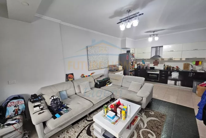 Shtepi ne shitje Apartament ne Tirane, 3+1, Mobilimi E mobiluar, Pagesa 299,000  Euro.