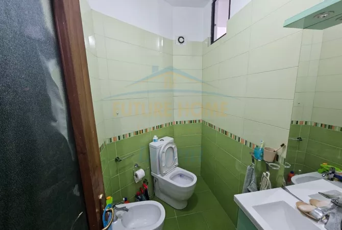 Shtepi ne shitje Apartament ne Tirane, 3+1, Mobilimi E mobiluar, Pagesa 299,000  Euro.