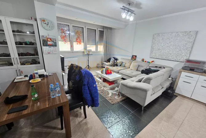 Shitet, Apartament 3+1+2, Qender, Tiranë.