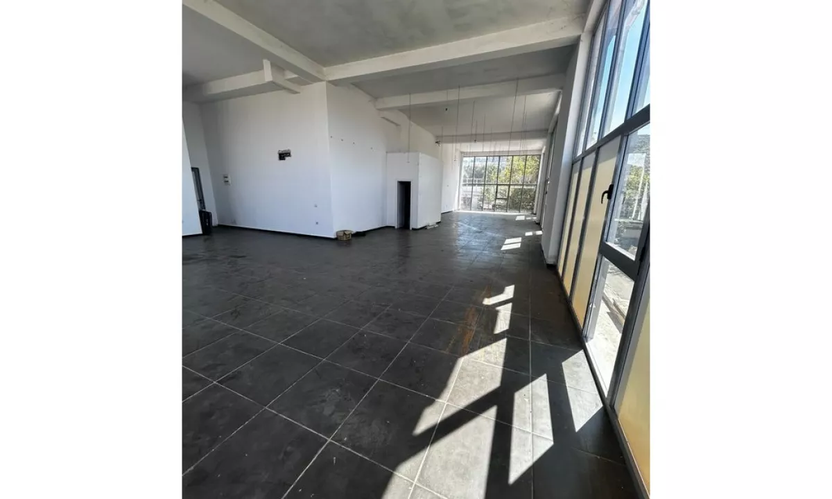 Qera, Ambient Biznesi, Misto Mame, Tirane.