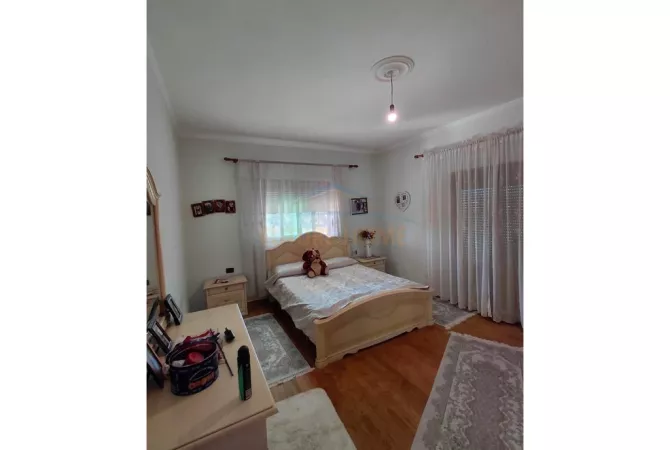 Shtepi ne shitje Shtepi Private ne Tirane, 3+1, Mobilimi E mobiluar, Pagesa 680,000  Euro.