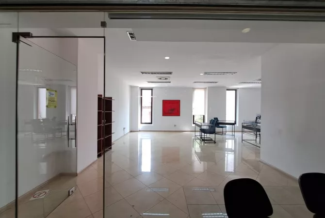 Business Property for Rent 1+1 in Tirana - 1,000 Euro