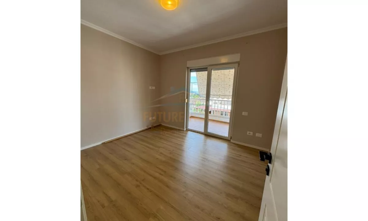 Shtepi ne shitje Apartament ne Tirane, 1+1, Mobilimi Bosh, pa mobiluar, Pagesa 145,000  Euro.