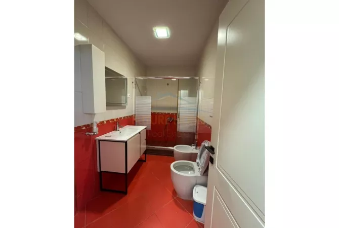 Shtepi ne shitje Apartament ne Tirane, 1+1, Mobilimi Bosh, pa mobiluar, Pagesa 145,000  Euro.