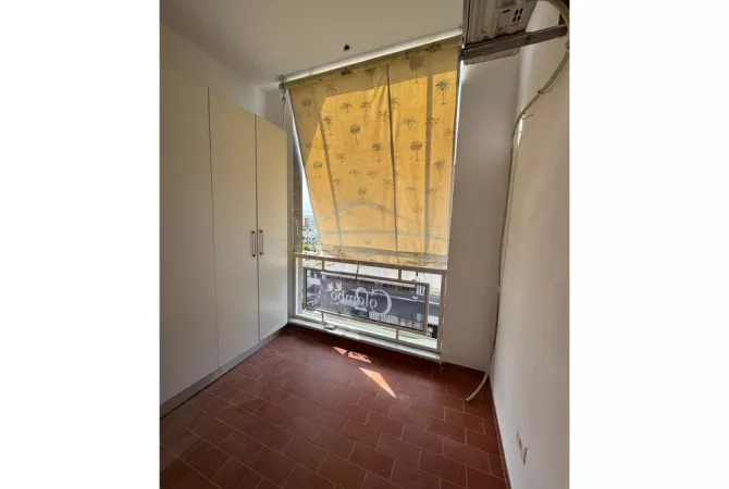 Shtepi ne shitje Apartament ne Tirane, 1+1, Mobilimi Bosh, pa mobiluar, Pagesa 145,000  Euro.