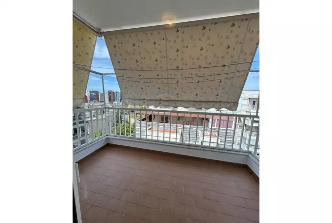 Shtepi ne shitje Apartament ne Tirane, 1+1, Mobilimi Bosh, pa mobiluar, Pagesa 145,000  Euro.