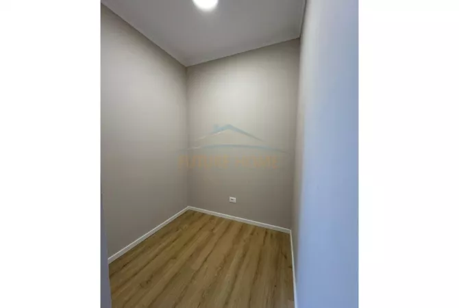 Shtepi ne shitje Apartament ne Tirane, 1+1, Mobilimi Bosh, pa mobiluar, Pagesa 145,000  Euro.