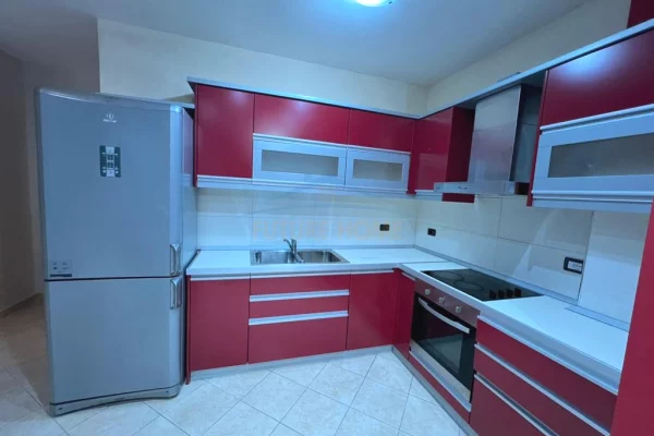 Shtepi me qera Apartament ne Tirane, 2+1, Mobilimi E mobiluar, Pagesa 650  Euro.