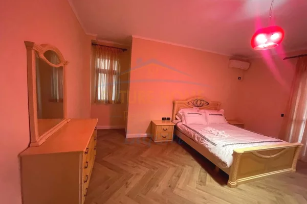 Shtepi me qera Apartament ne Tirane, 2+1, Mobilimi E mobiluar, Pagesa 598  Euro.